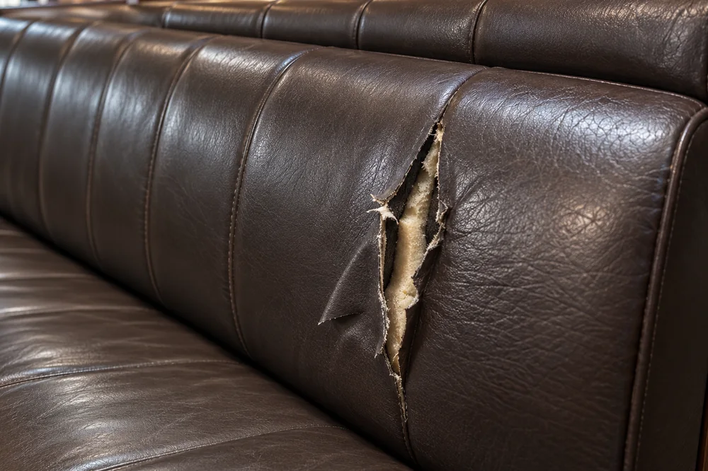 Restaurant booth with a split seam along the seat edge