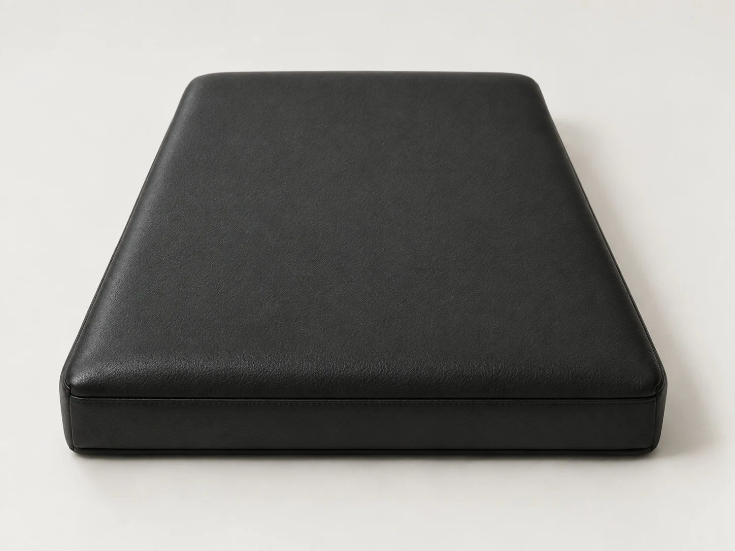 Trapezoid seat cushion shape tapering front to back