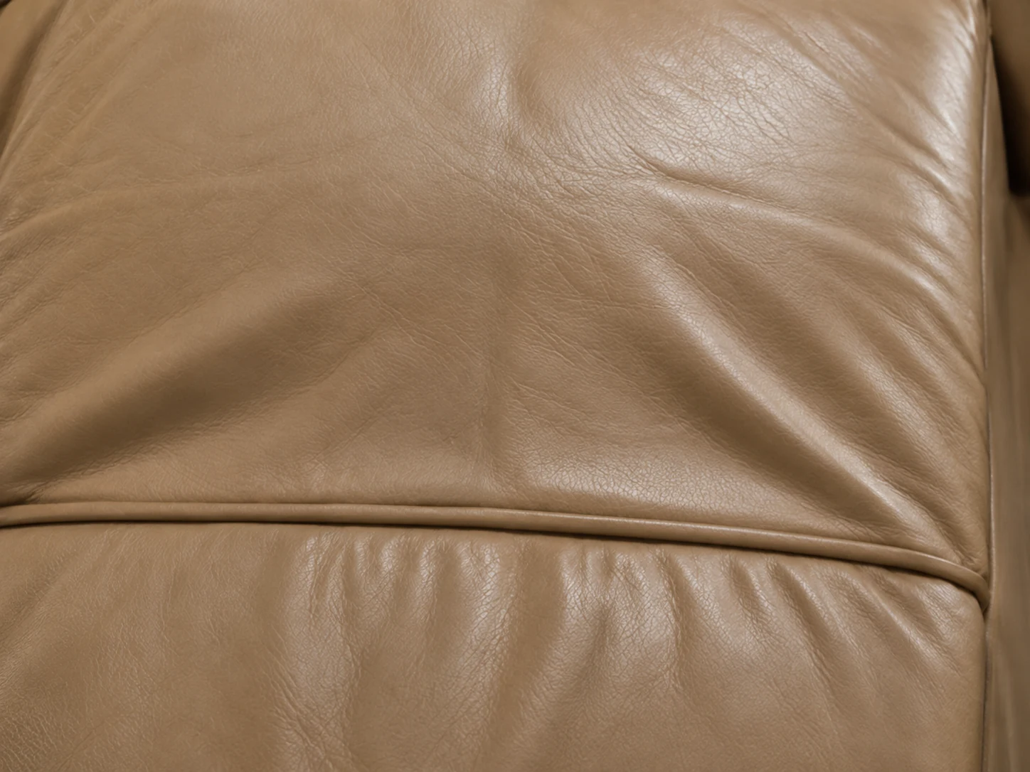 Wrinkled leather seat surface