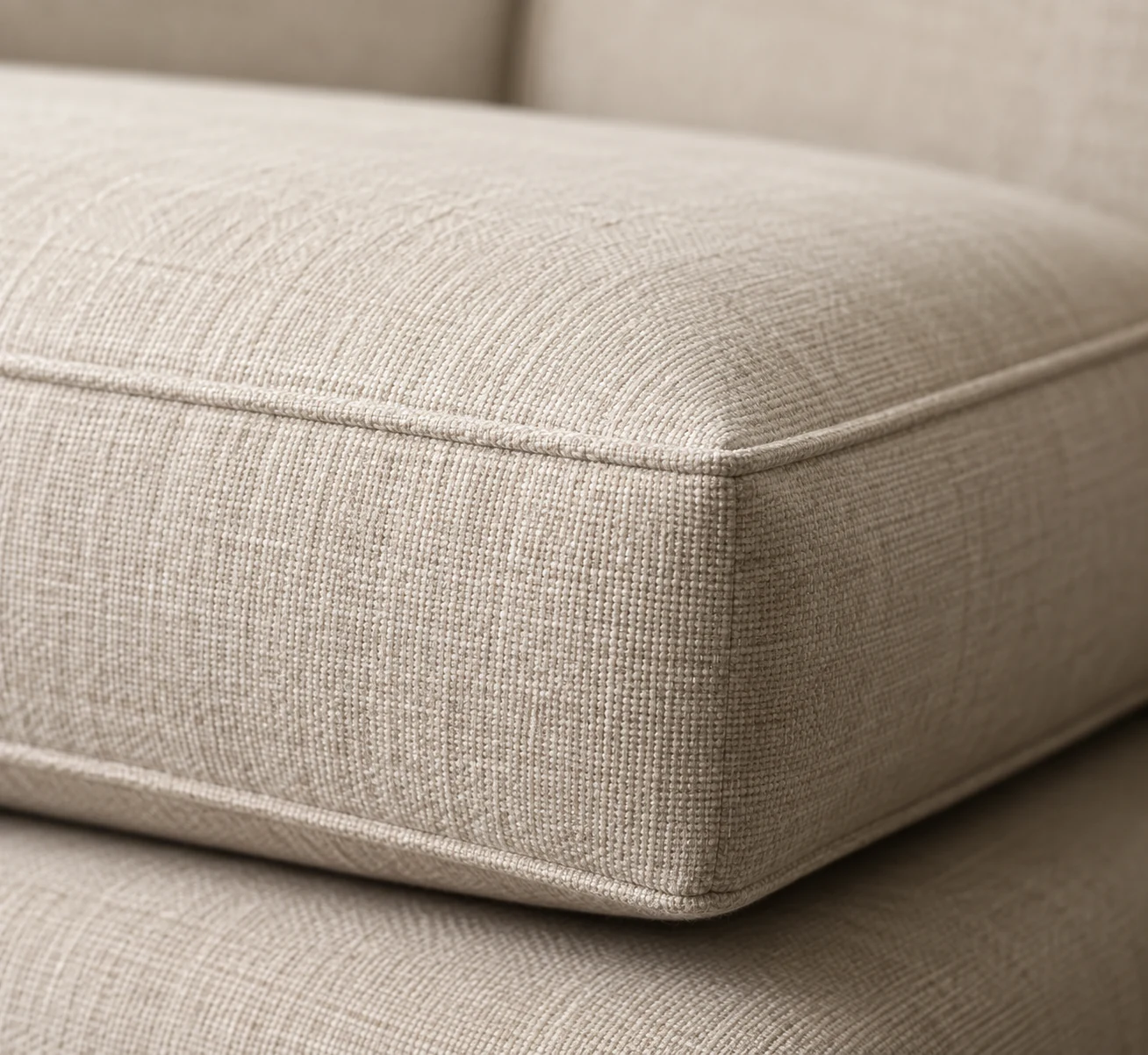 Boxed cushion with a defined side panel in linen
